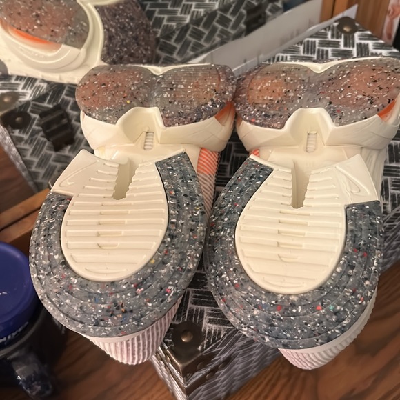 NWOB Nike Sneakers Ladies Size 9 - Picture 7 of 10